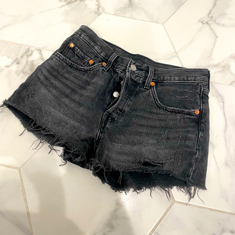Levi’s Size 26 Black Distressed Cutoff Jean Shorts EUC